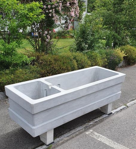 Brunnentrog Modell B Mit Südeltrog, Mittelteil Fein Verputzt